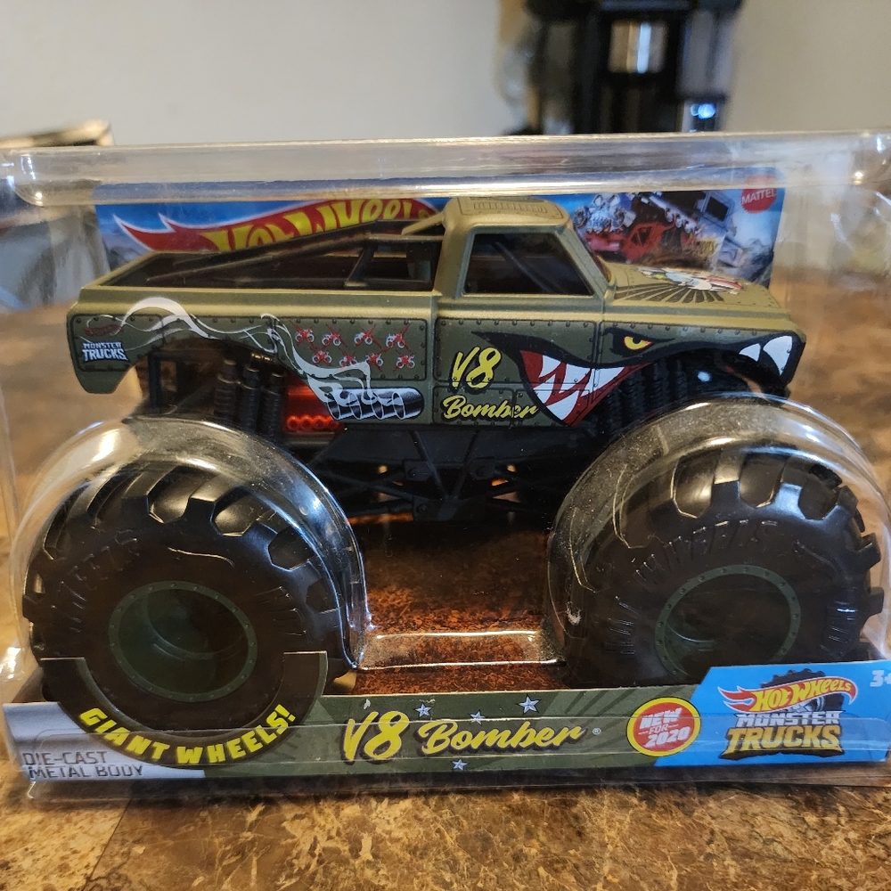 Hot Wheels 1:24